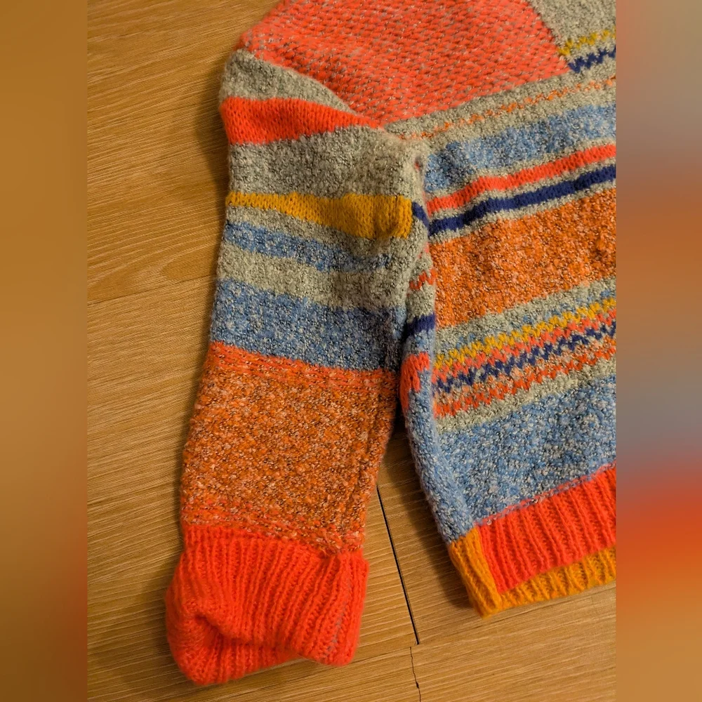 Colorful Geometric Patterned Sweater - Picture 13 of 15